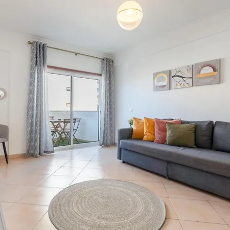 Sunny Retreat With Pool And Balcony By Lovelystay 公寓 *