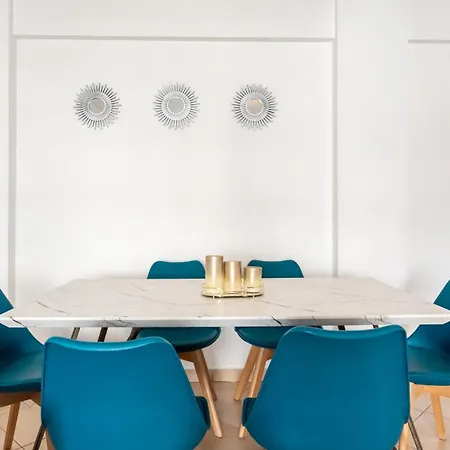 Apartament Sunny Retreat With Pool And Balcony By Lovelystay *