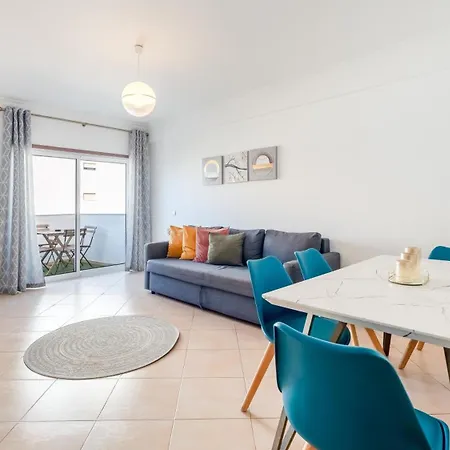 Apartment Sunny Retreat With Pool And Balcony By Lovelystay Albufeira