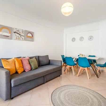 Sunny Retreat With Pool And Balcony By Lovelystay *