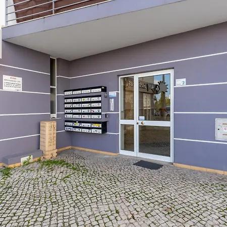 Apartment Lovely 2br Retreat With Pool & Balcony By Lovelystay