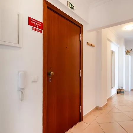 Sunny Retreat With Pool And Balcony By Lovelystay * 阿尔布费拉