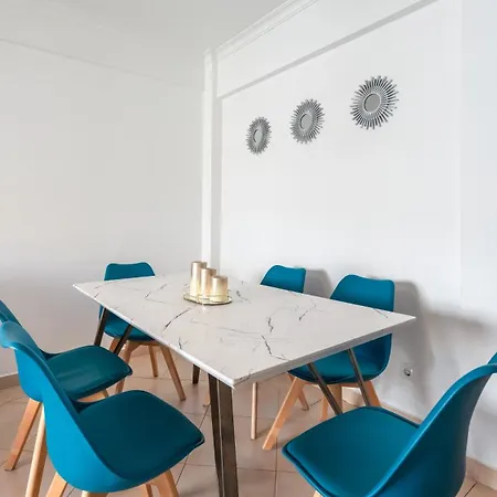 Sunny Retreat With Pool And Balcony By Lovelystay Apartament