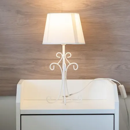 公寓 Sunny Retreat With Pool And Balcony By Lovelystay