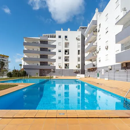 Sunny Retreat With Pool And Balcony By Lovelystay Albufeira