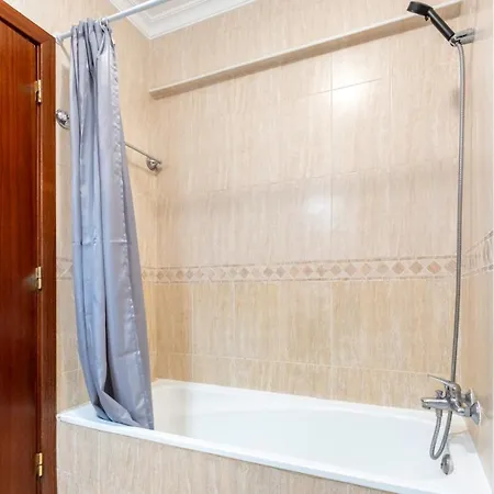 Sunny Retreat With Pool And Balcony By Lovelystay * 阿尔布费拉