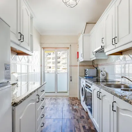 Sunny Retreat With Pool And Balcony By Lovelystay Apartament